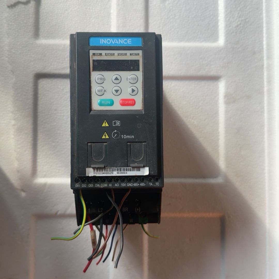 汇川变频器 MD200S0.4.220v0.4KW拆机实物图