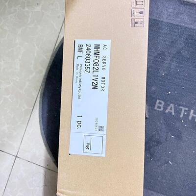 伺服电机  型号MHMF082L1V2M