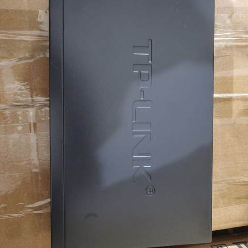 TP-LINK 交换机 TL-SG1024DT 如图所示 具