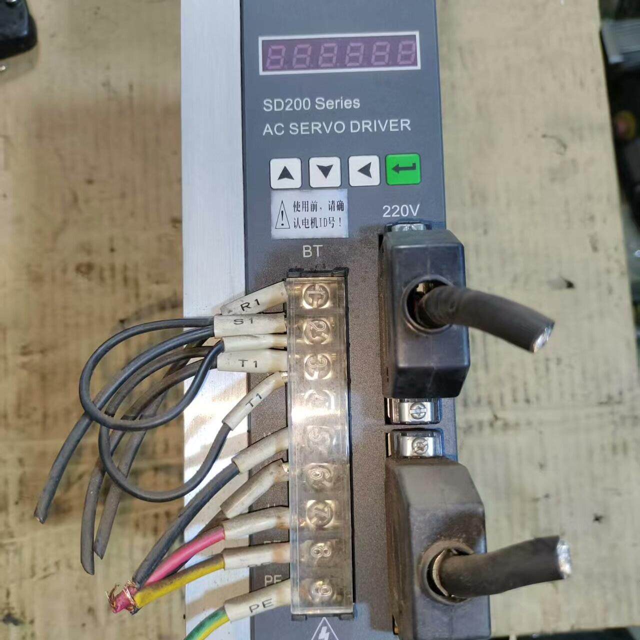 贝格达SD200-3AB伺服驱动器 剪线拆机 成色不错 图片