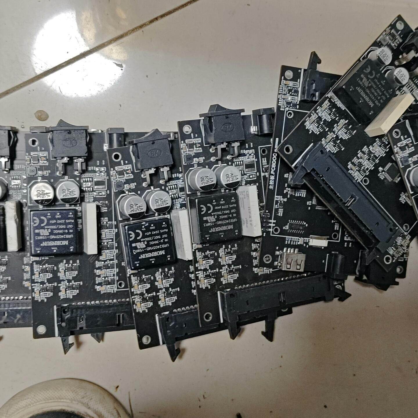 拆机芯片板ch9344l有三颗 一颗stm32l431r