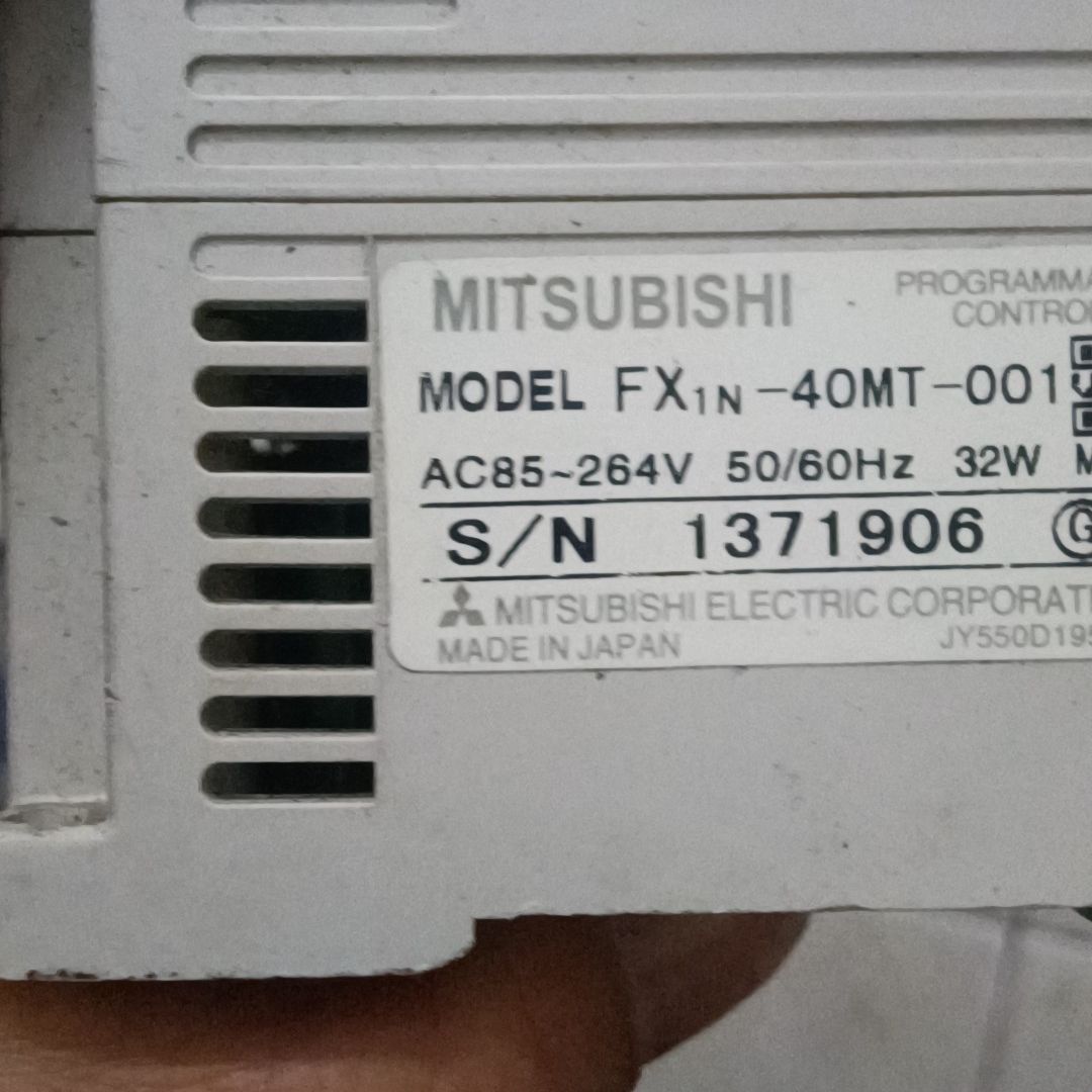 FX1N-40MT-001 成色如图从工厂拿回来的。不