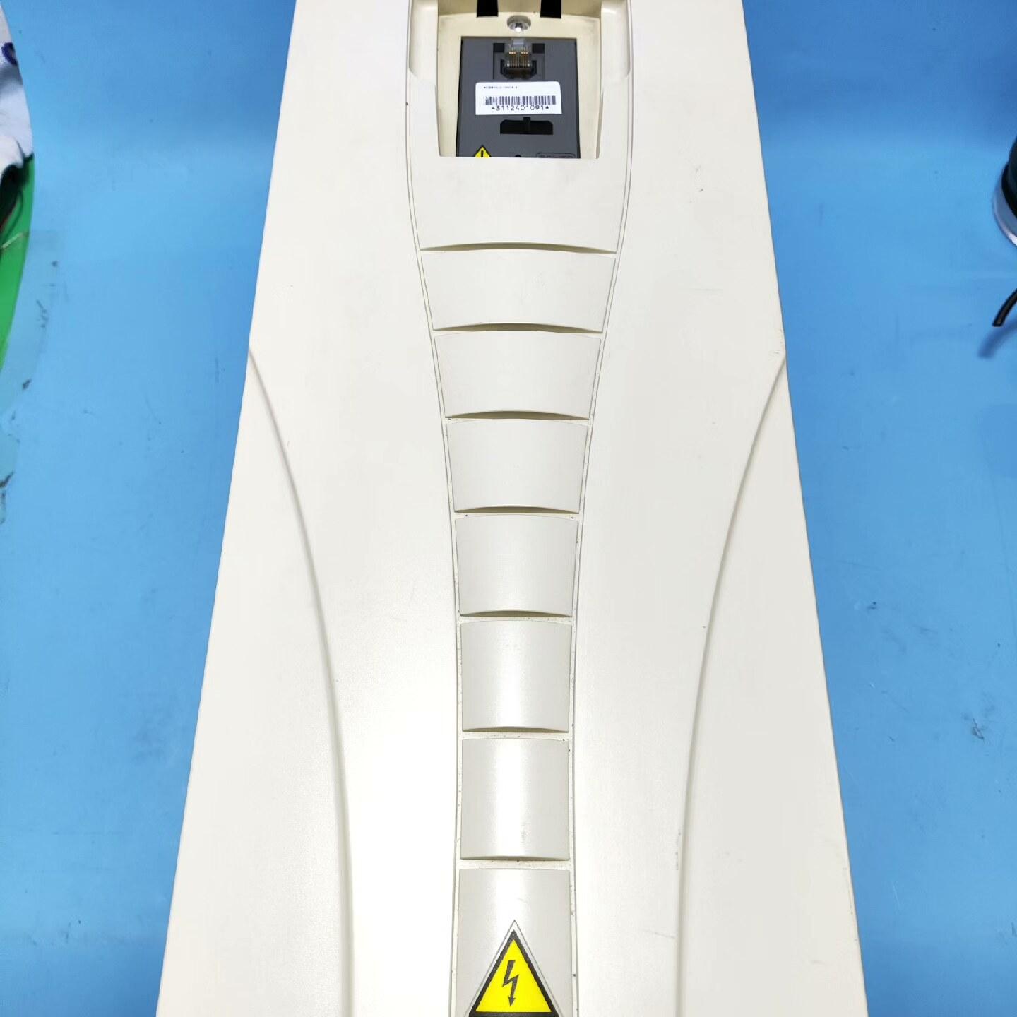 变频器ACS510-01-031A-4 15KW 实物