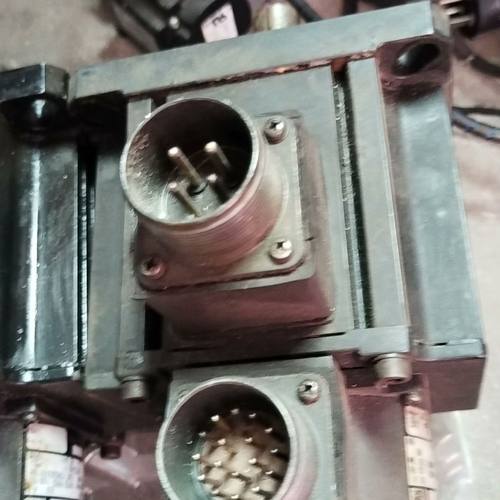 伺服电机MDMA082A1G 质量包好。 接头有损伤 不