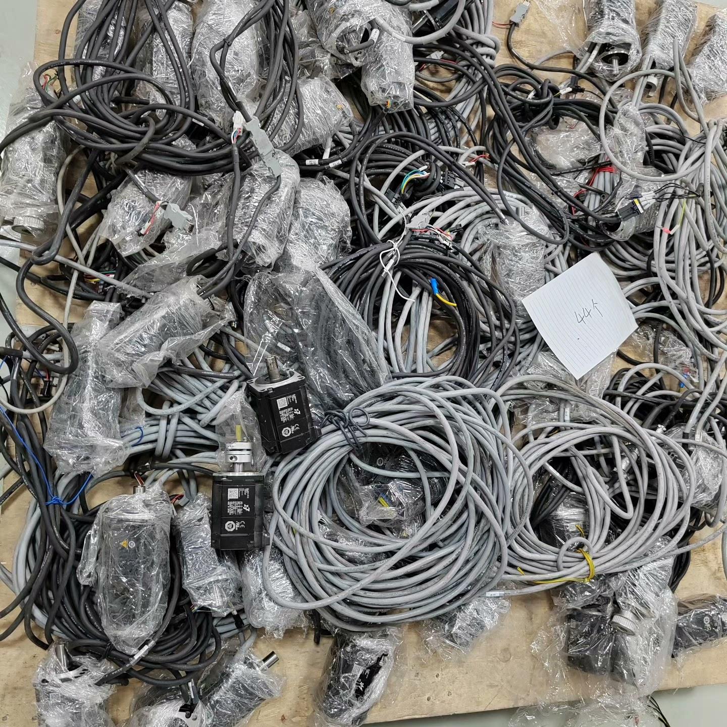 SGM7J-04AFA61 安川7系伺服电机400w 配套驱