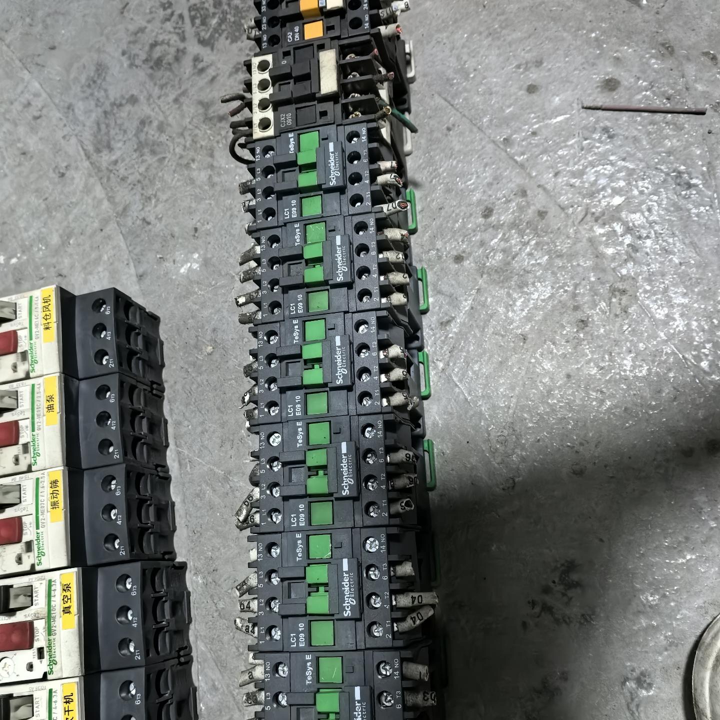 施耐德接触器LC1系列 220V电压 有LC1E0910型号