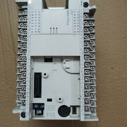 PLC FX3GA-40MR-CM 通电和成色如图