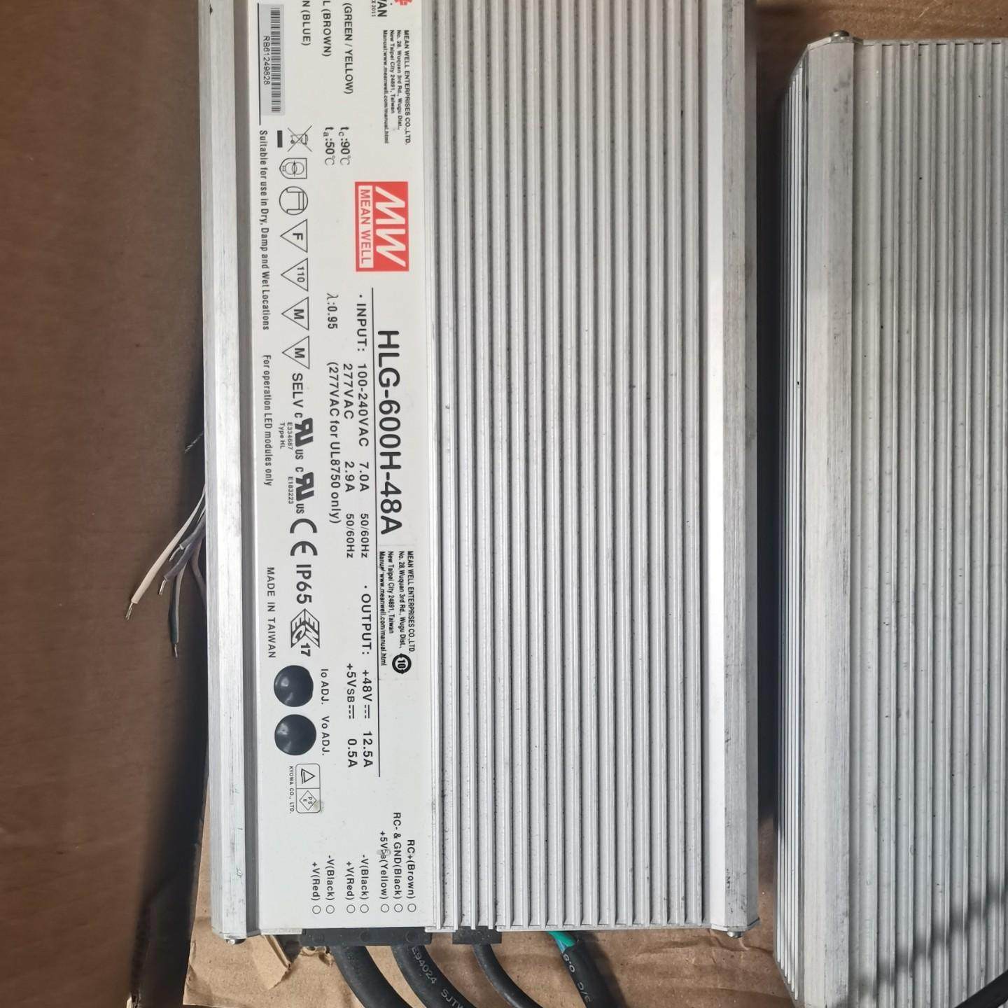 明纬HLG-600H-48A 的有15台 重量3.4公斤