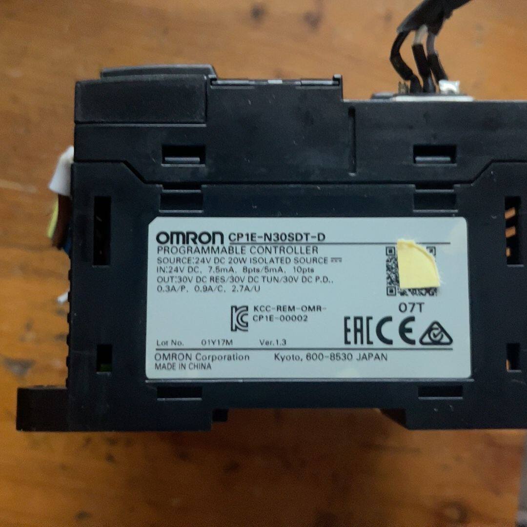 PLC控制器CP1E- N30 SDT-D。 实物拍摄