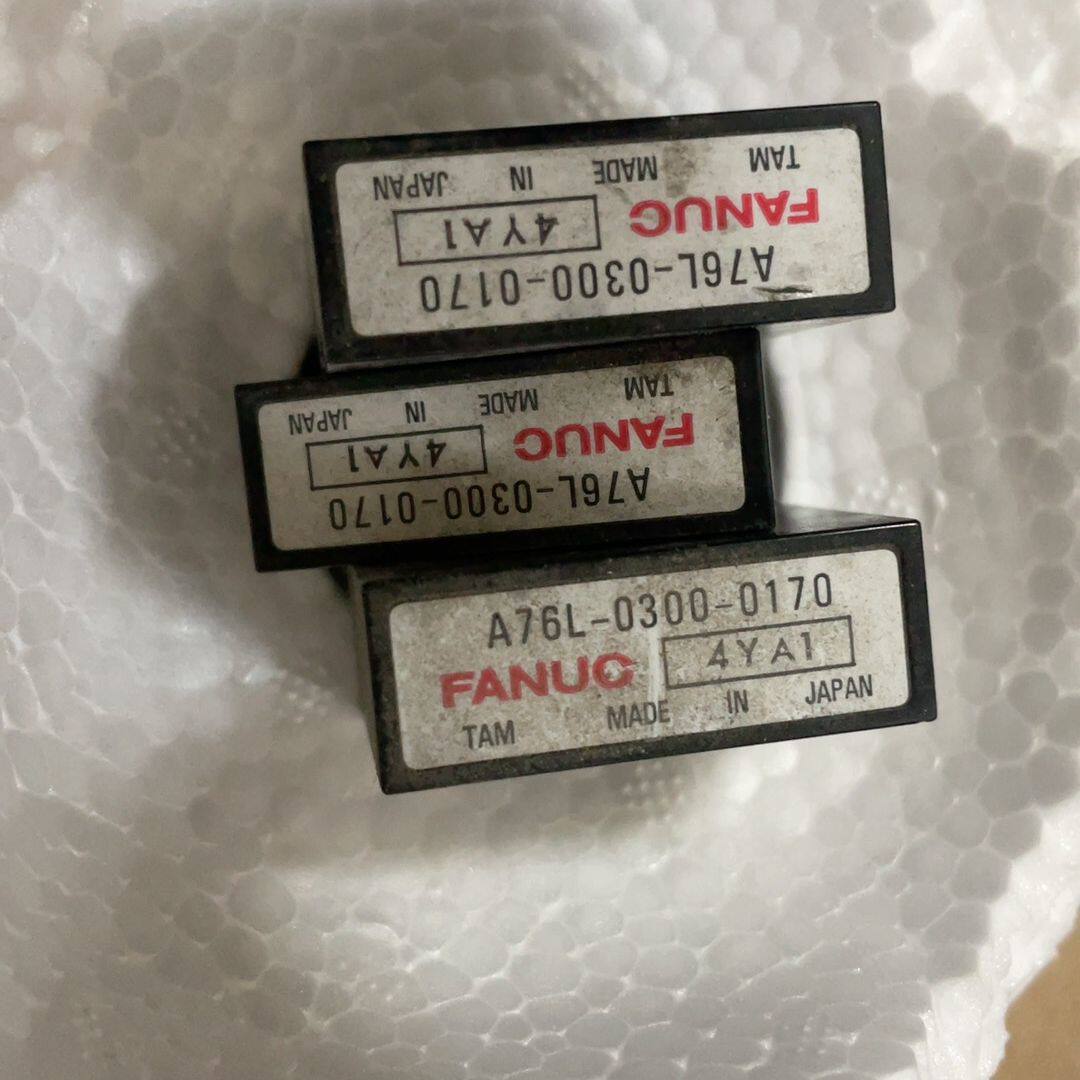 出FANUC品牌的传感器 黑色外壳搭配红色标签 型号为A76