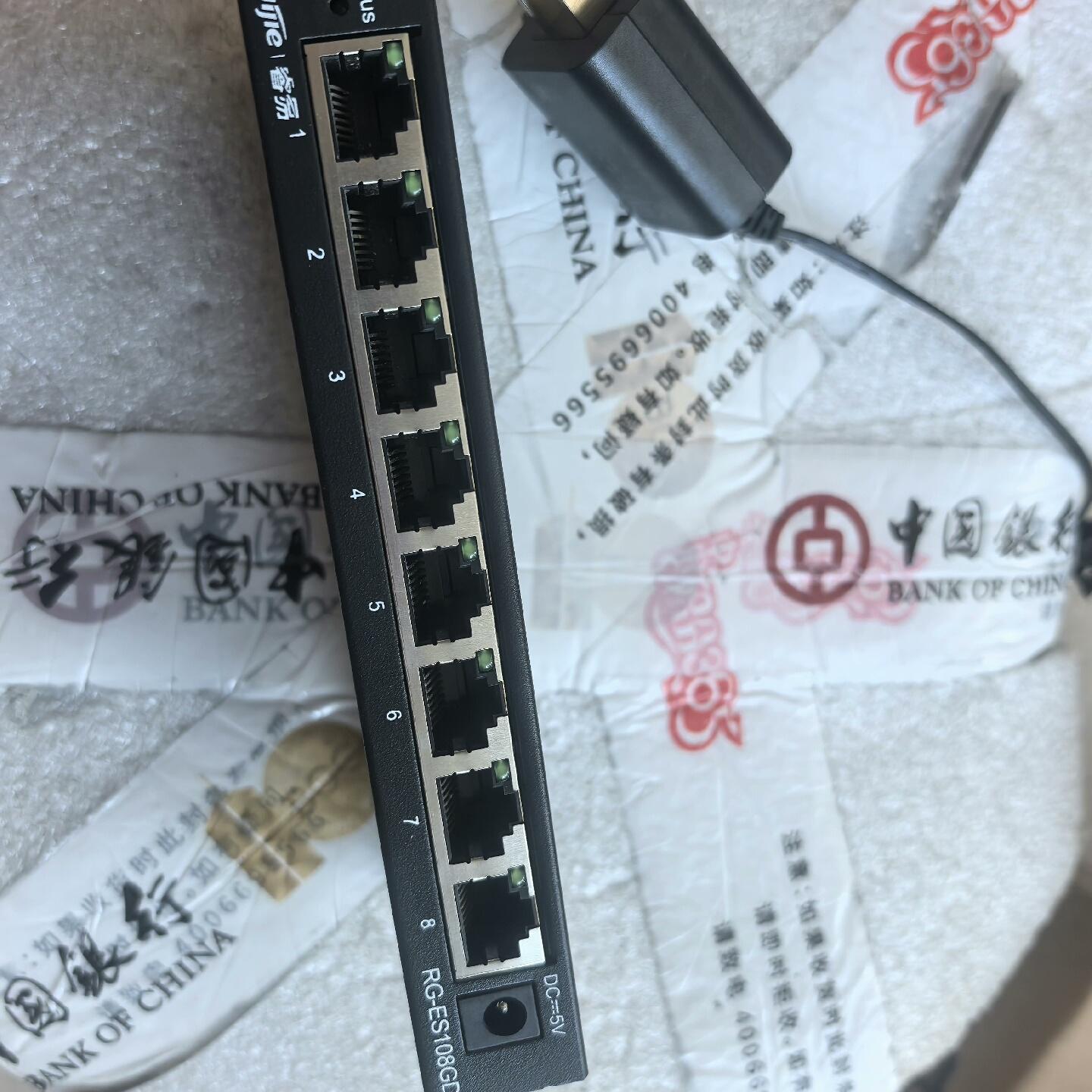睿易交换机RG-ES108GD 8口千兆交换机的实物