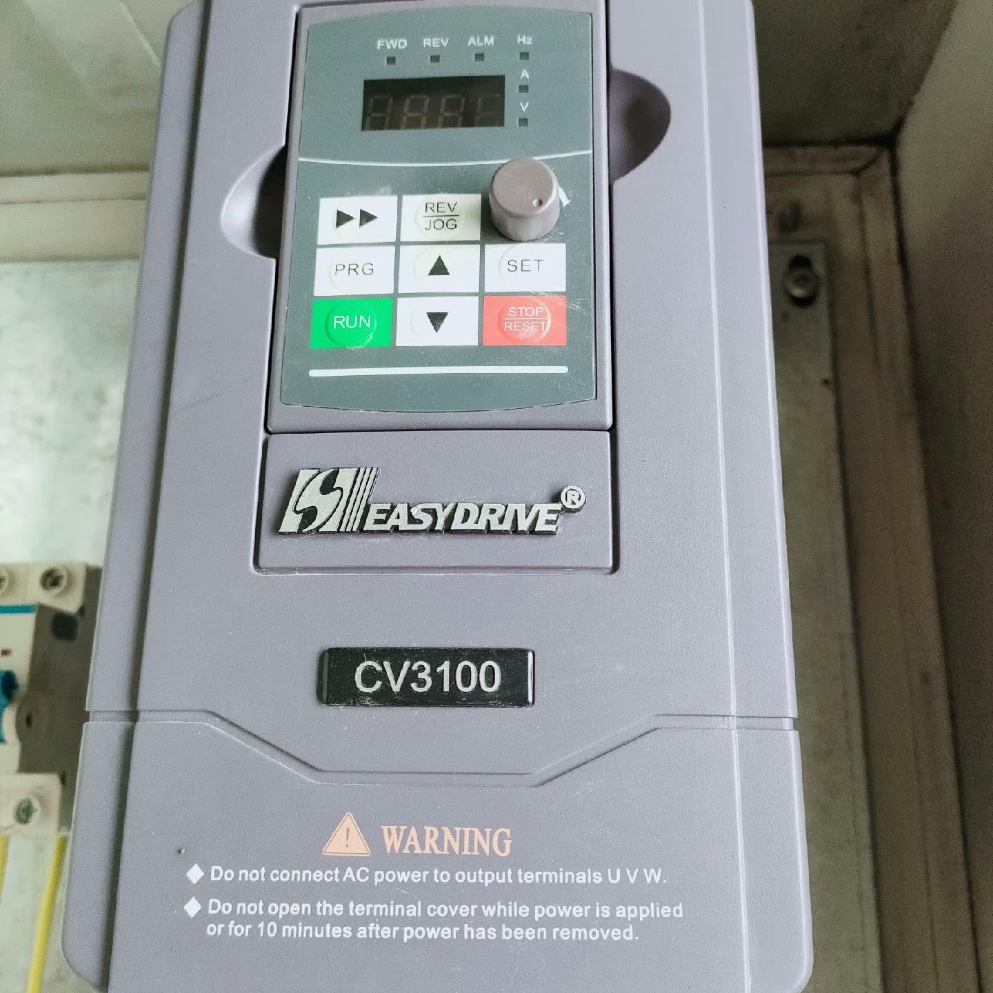 INPUT:A.c 3PH  380v变频器带箱整套出