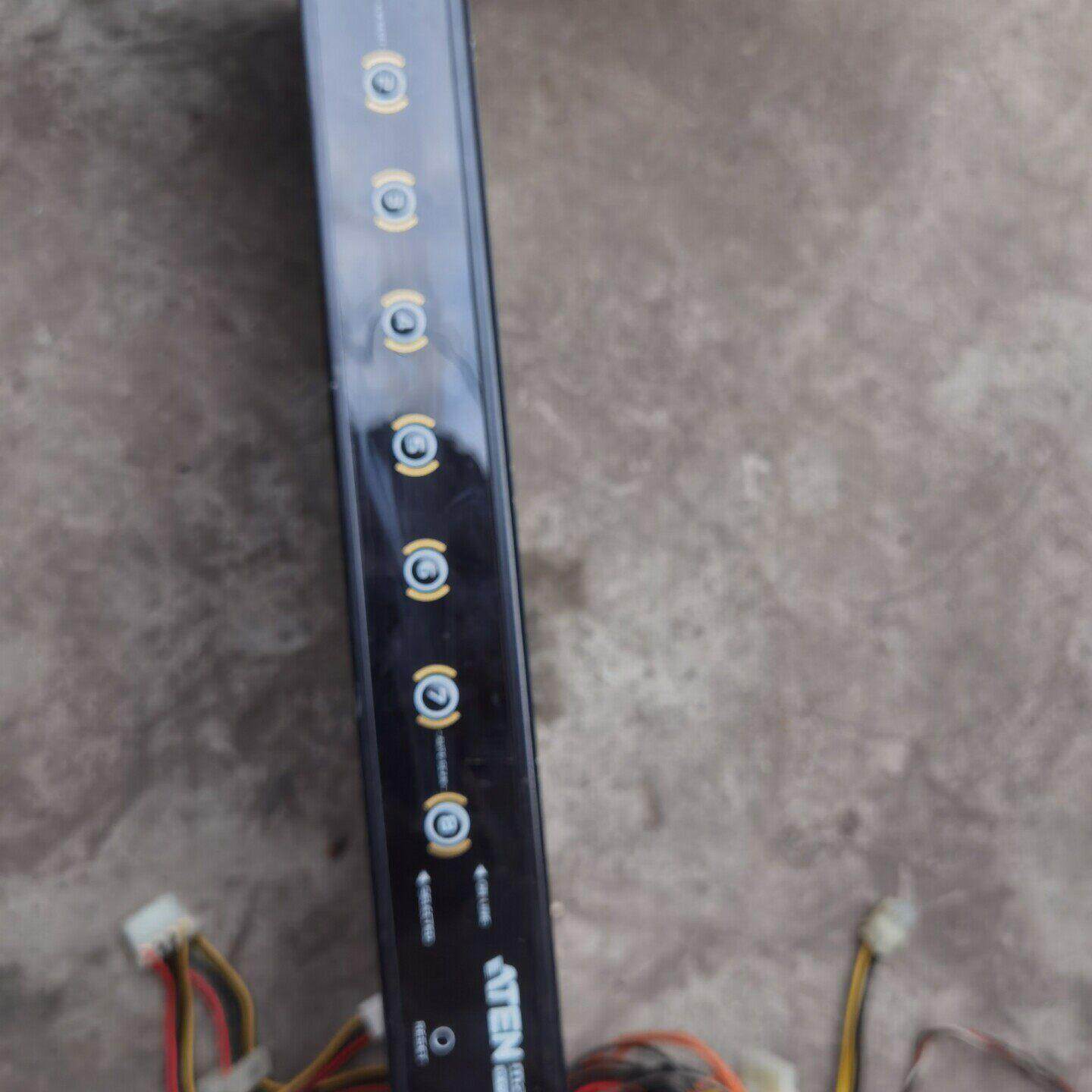 8口ps2切换器。CS78A  CS-9138机架式交换机。