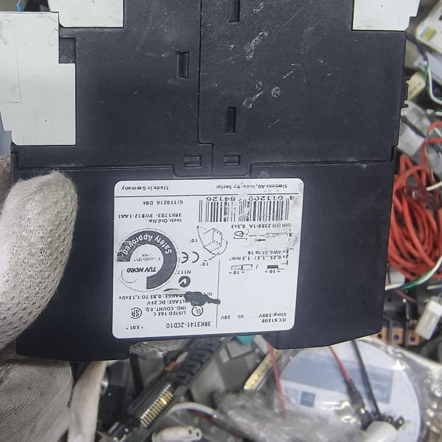 3RK3141-2CD10安全继电器 拆机件 实物拍摄