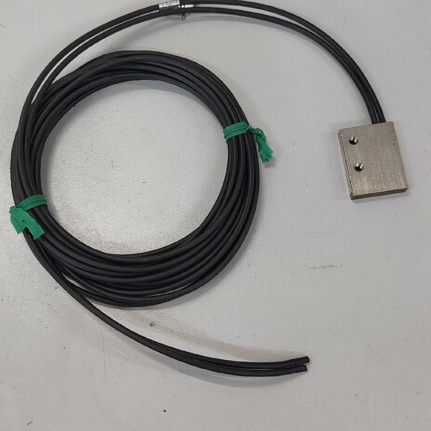 FRL7W16B0光电传感器 带2米线 未拆封。金属