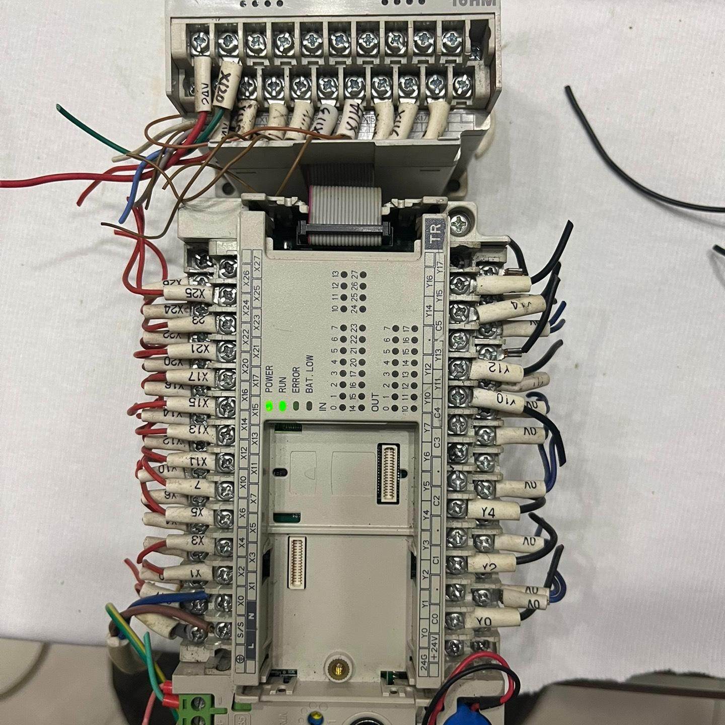 台达DVP40EH00T3。      DVP16HM11N