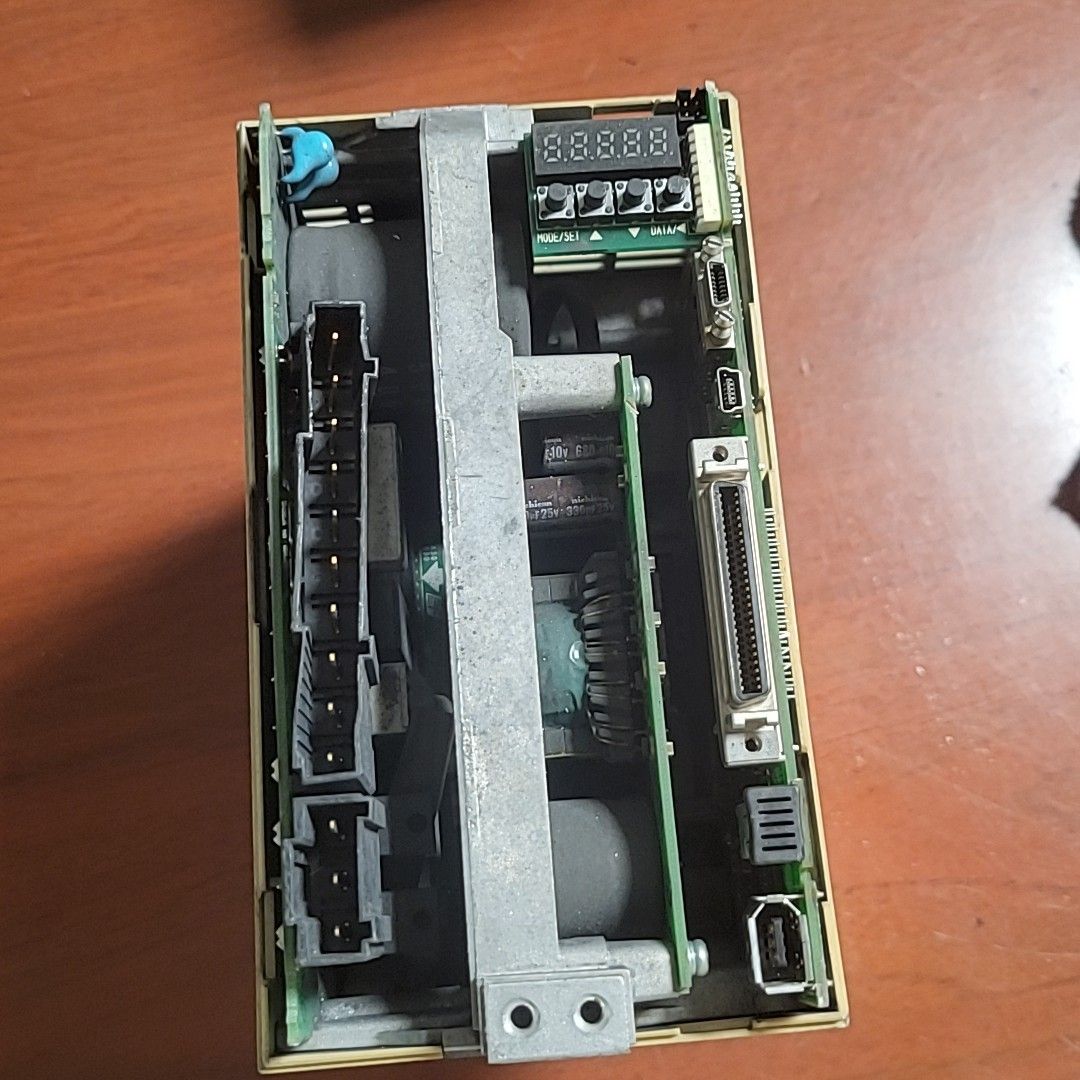 安川SGDV-120A11A002000伺服驱动器  面板丢