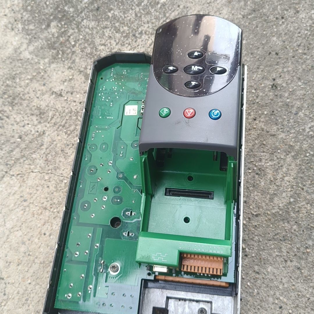 艾默生CT变频器 UNI2402 实物图 售出不退 什么也不