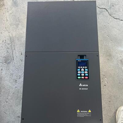 台达C2000变频器132KW VFD1320C43A 实物