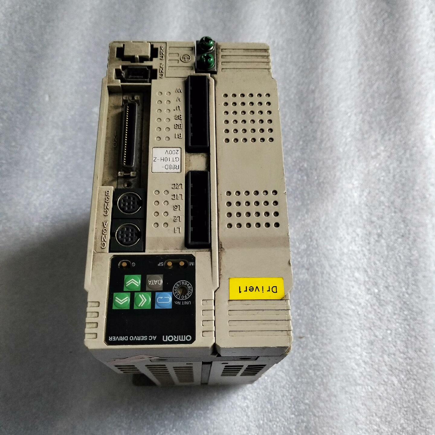 驱动器R88D-GT10H-Z实物图拍 功能包好。不包