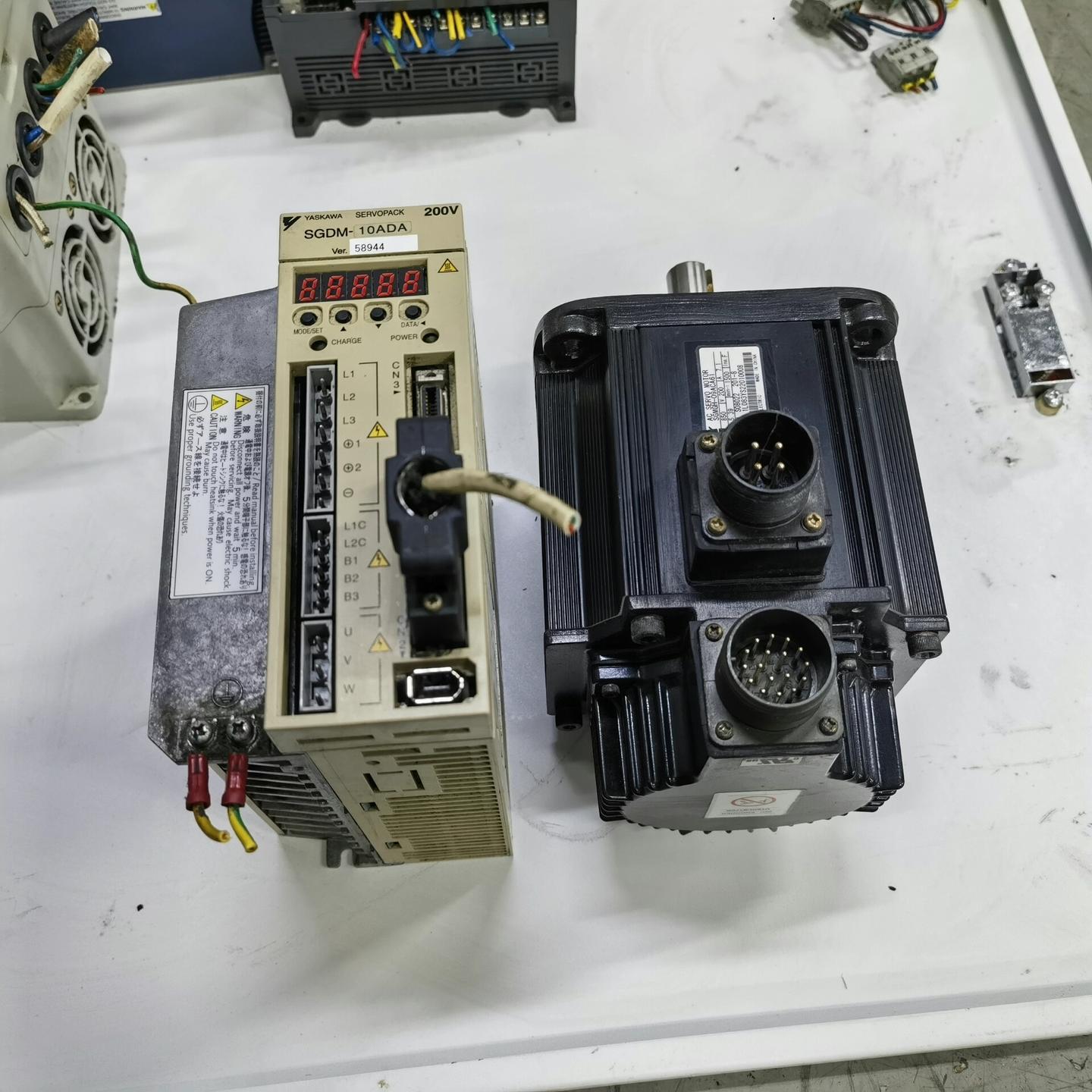 安川伺服电机驱动器   SGDM-10ADA