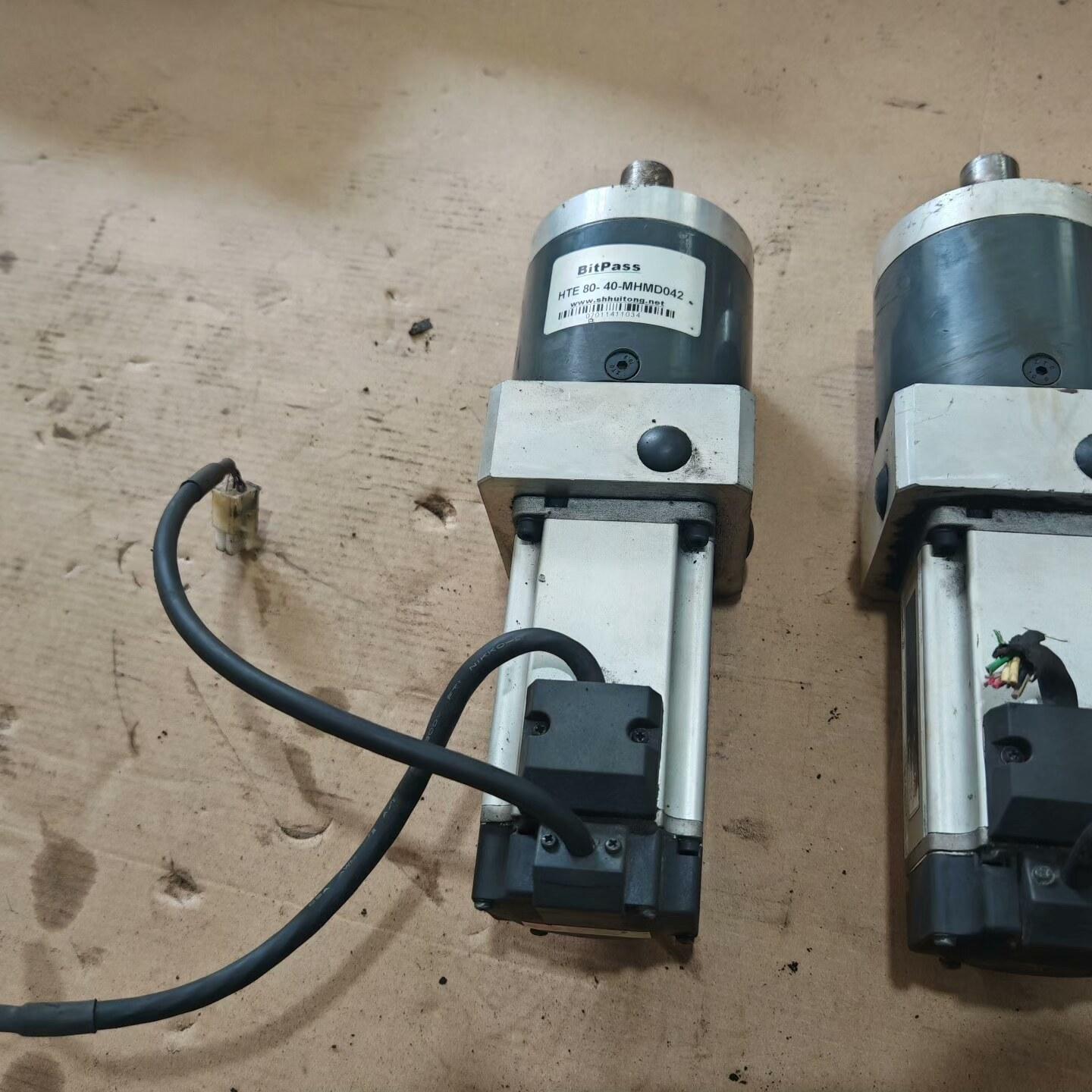 松下：MHMJ042P1S电机带减速机 两台 设备上拆机 包