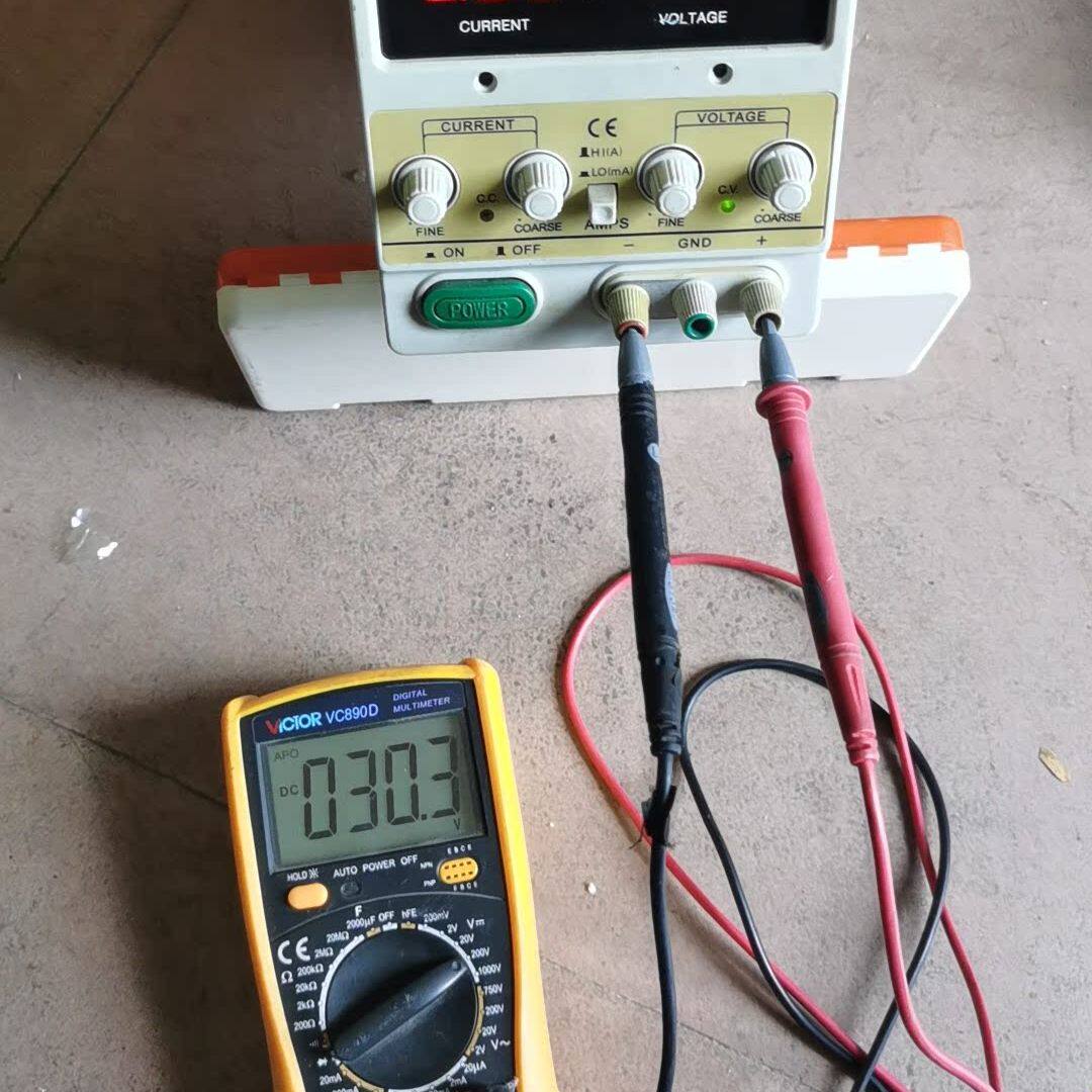 龙威PS-305DM可调电源 成色如图 开机正常 看视频