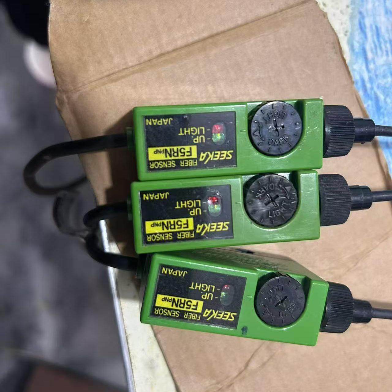 日本SEEKA光纤放大器F5RN PNP 多个 轻微使用