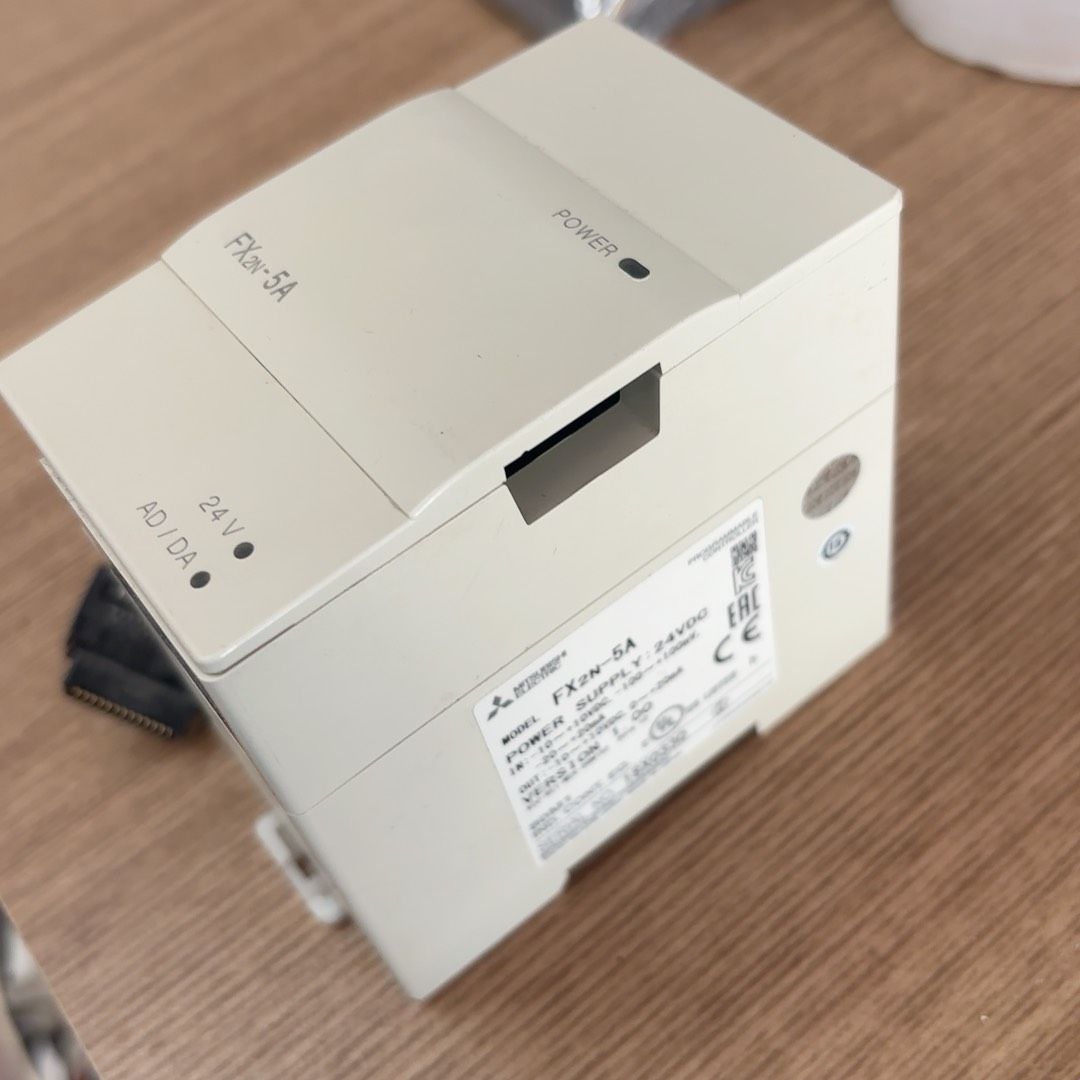 FX2N-5A PLC模块 24V供电 功能正常 成色如