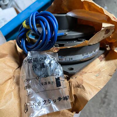 日本小仓电磁制动器电磁刹车器。东西。有点小锈。小孔15个