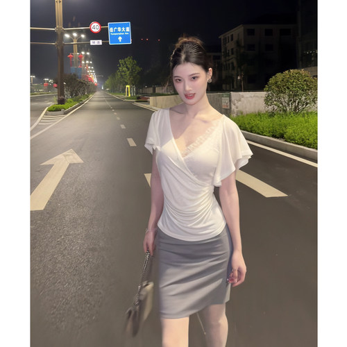 V领蕾丝花边上衣柔软贴身舒适款