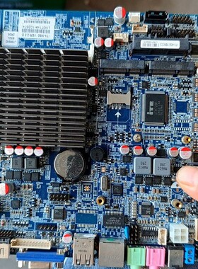 议价研域J1900主板，17x17cm尺寸，蓝色PCB板，带散热