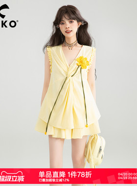 KEIKO 立体花朵黄色扭结上衣夏日多巴胺V领无袖衬衫+短裙两件套装