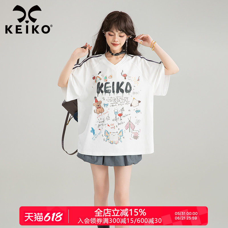 KEIKO 涂鸦印花白色短袖t恤女夏季美式球衣风运动织带棉质V领上衣