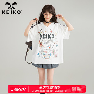 KEIKO 涂鸦印花白色短袖t恤女夏季美式球衣风运动织带棉质V领上衣