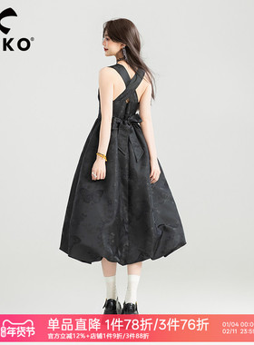 KEIKO 黑色光泽缎面吊带连衣裙春夏芭蕾风绑带蝴蝶结露背花苞长裙