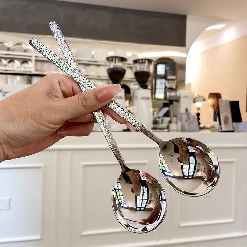 学生吃饭喝汤不锈钢西餐勺锤纹长柄勺西餐主餐调羹特厚高颜值汤勺