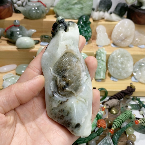 独山玉原石龙把件