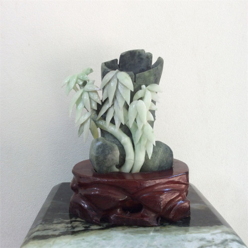 天然南阳独山玉俏色竹节笔筒摆件