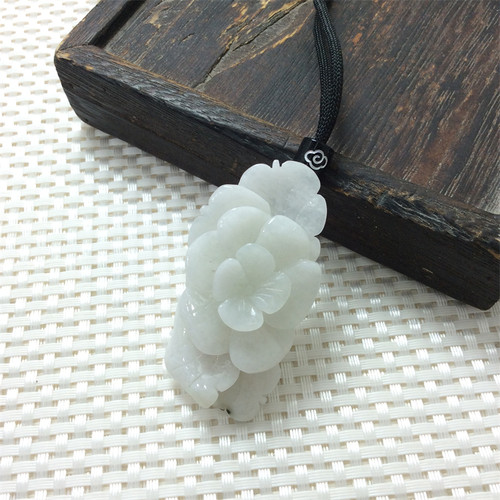 天然南阳独山玉太阳花吊坠女款