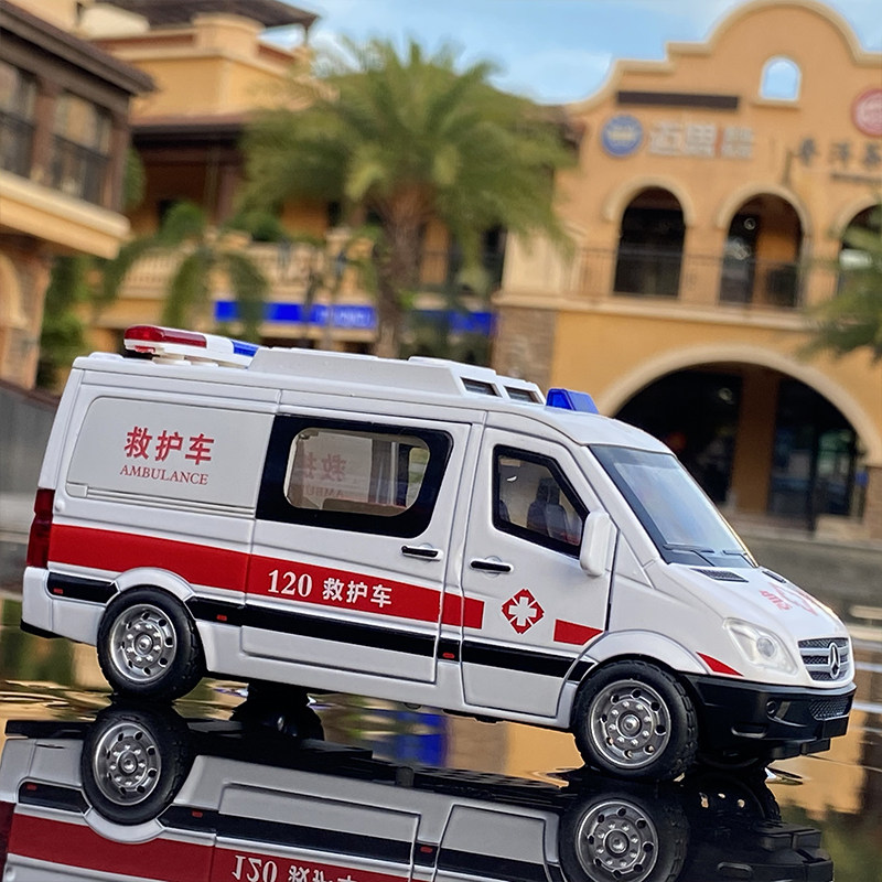 1:32奔驰120救护车合金汽车模型仿真回力声光男孩金属玩具车礼品