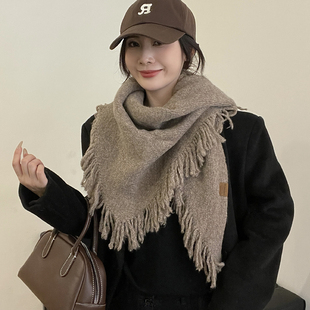 冬季围巾女2024新款高级感三角形披肩洋气百搭装饰围脖外搭含羊毛