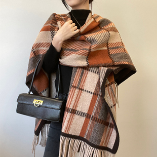 2023新款时尚洋气高档披肩女羊绒流苏格子春秋外搭斗篷式披风外套
