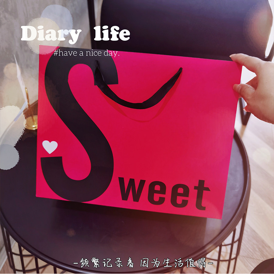 简约高级感玫红色礼品袋服装店手提袋包装袋购物袋手提袋纸袋