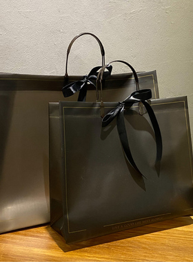 黑色简约英文免税店袋叉耳袋手提袋服装袋礼品包装袋防水