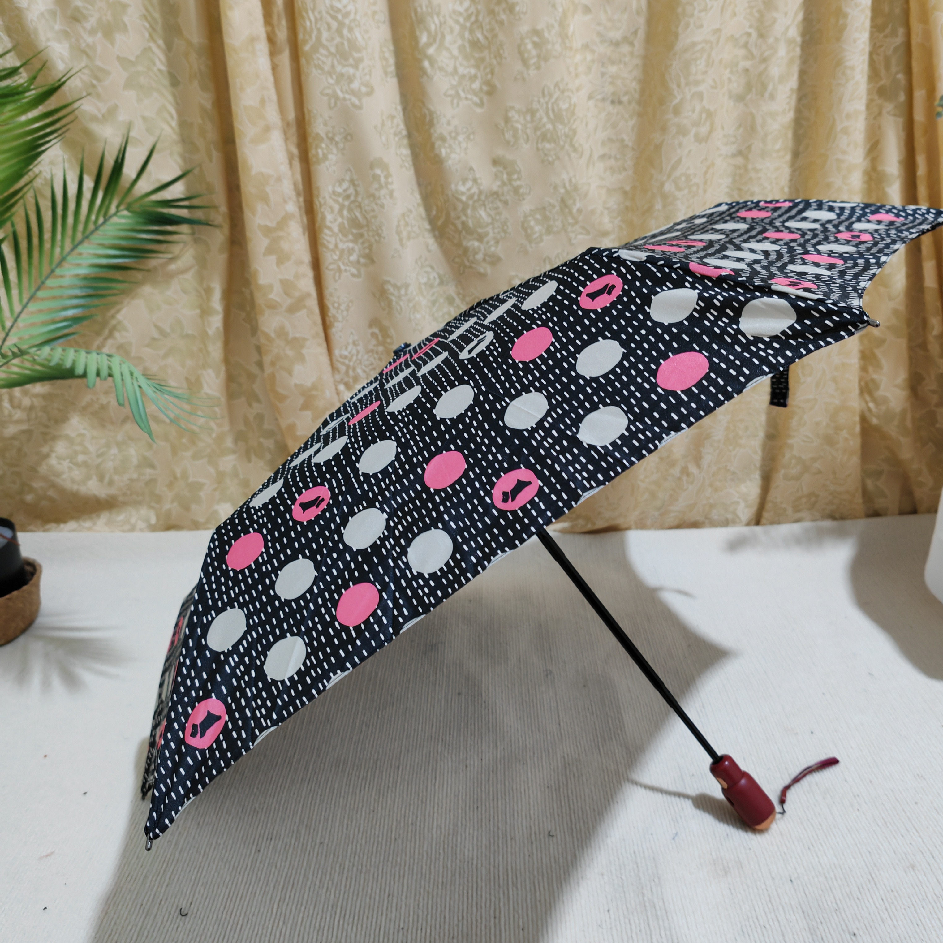 223ｇ超轻三折全自动清新圆点外贸捡漏晴雨伞无黑胶便携学生可用