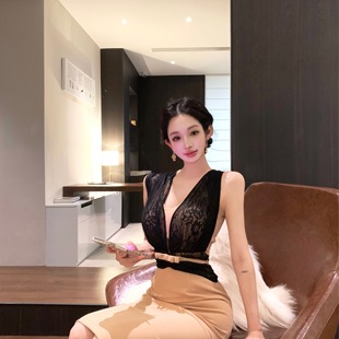 设计感气质性感裙子秋冬新款 蕾丝性感气质针织收腰显瘦连衣裙 法式