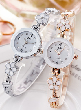 五瓣花手链手表时尚白色女士腕表 ins风小表盘圆形女表时装石英表