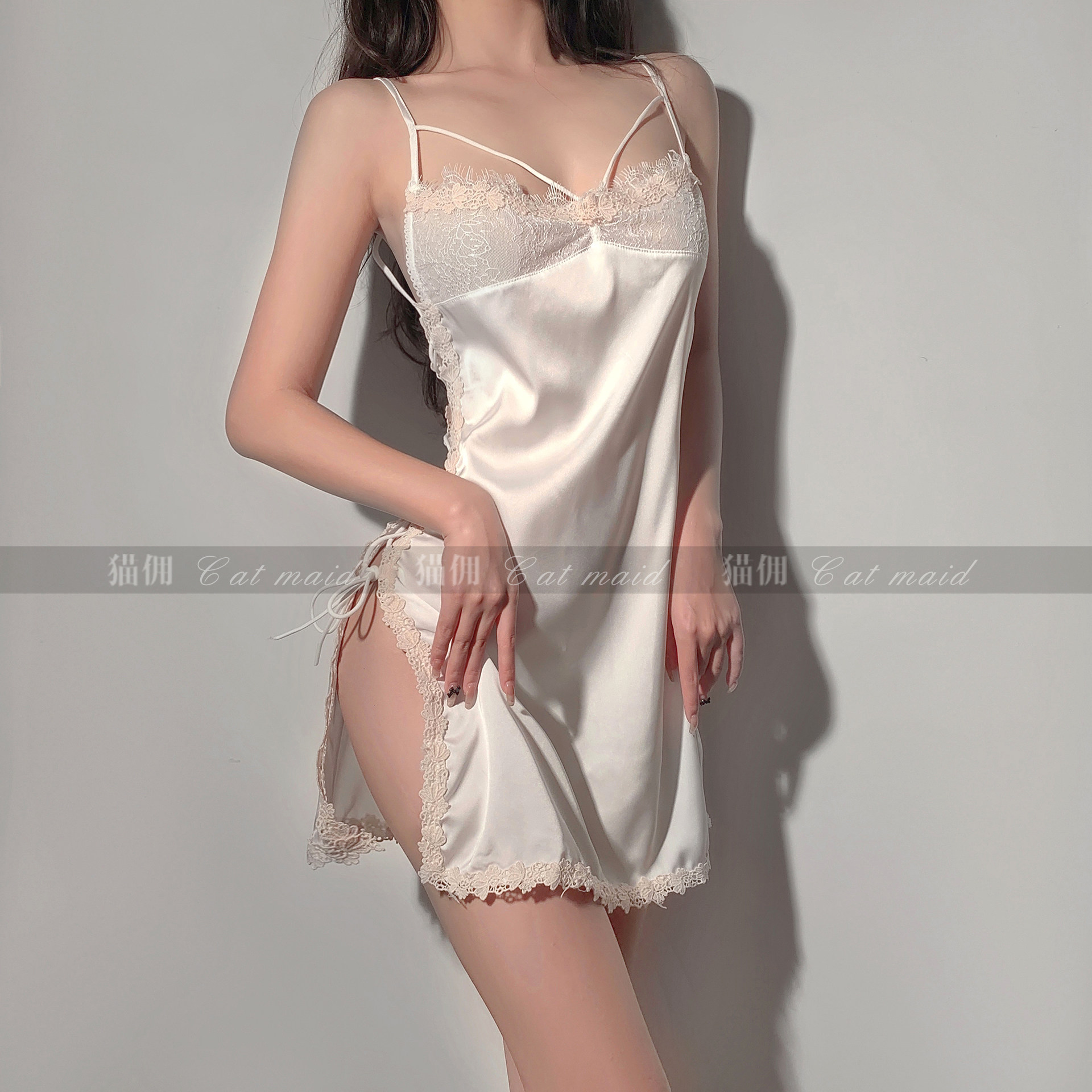 猫佣 Maid 后背撩人 情调情感蕾丝边侧边开叉绑带吊带睡裙内衣女