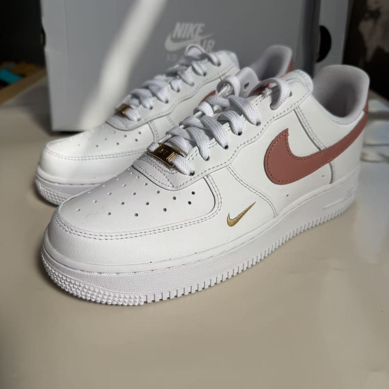 NIKE AIR FORCE 1 女子AF1空军一号低帮运动休闲板鞋 CZ0270-103